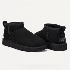 UGG Classic Ultra Mini Boots / Black / Women’s US 9 New Without Tags